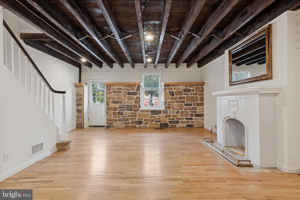 123 Ford St