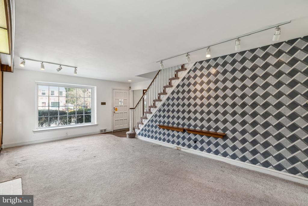57 Levering Cir