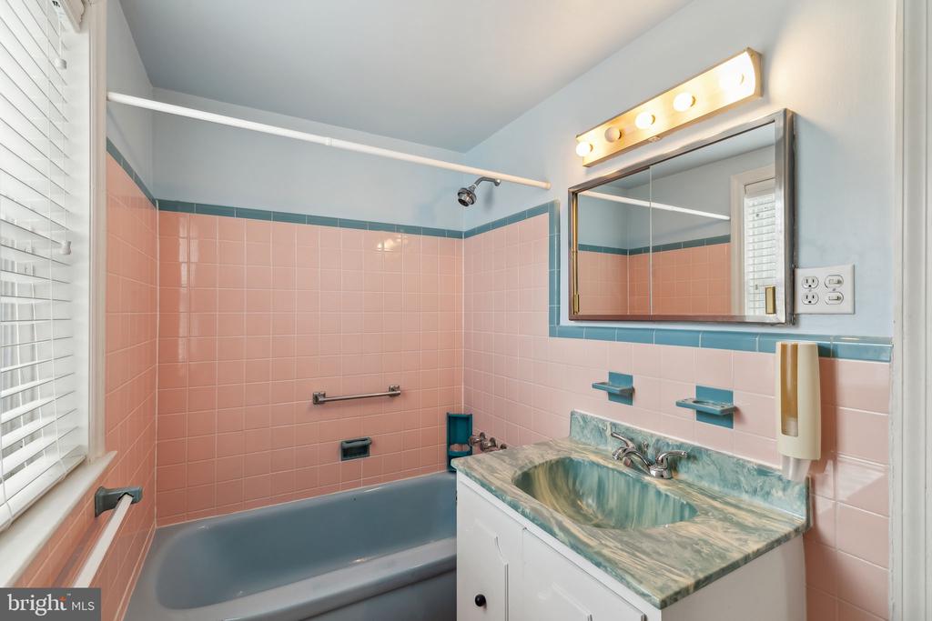 57 Levering Cir