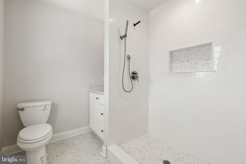 39 Simpson Rd
