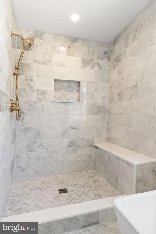 39 Simpson Rd
