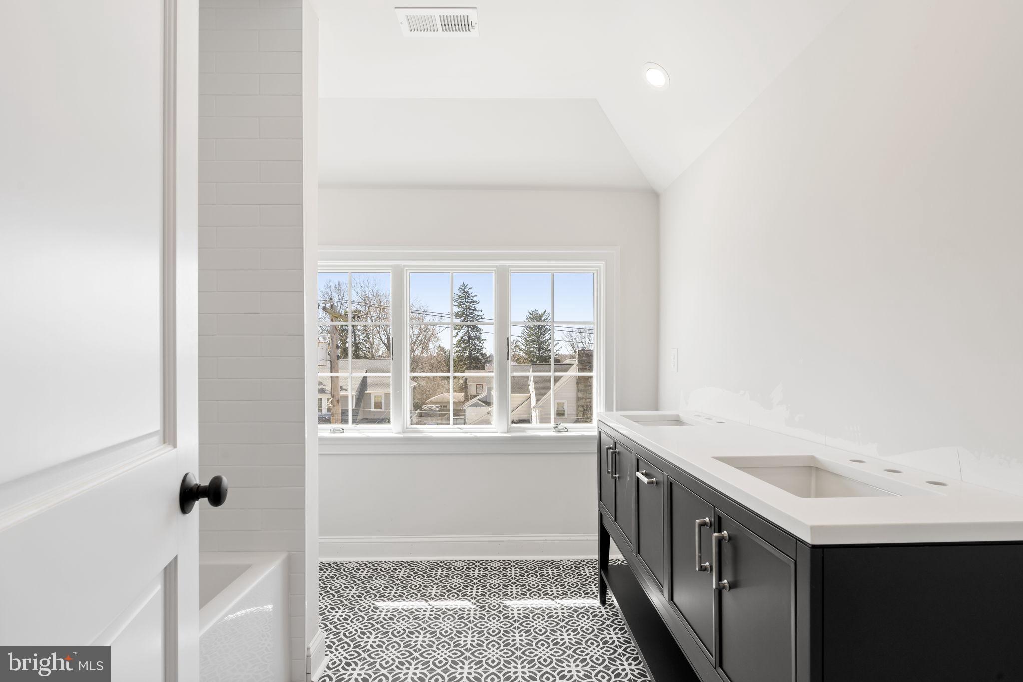 39 Simpson Rd