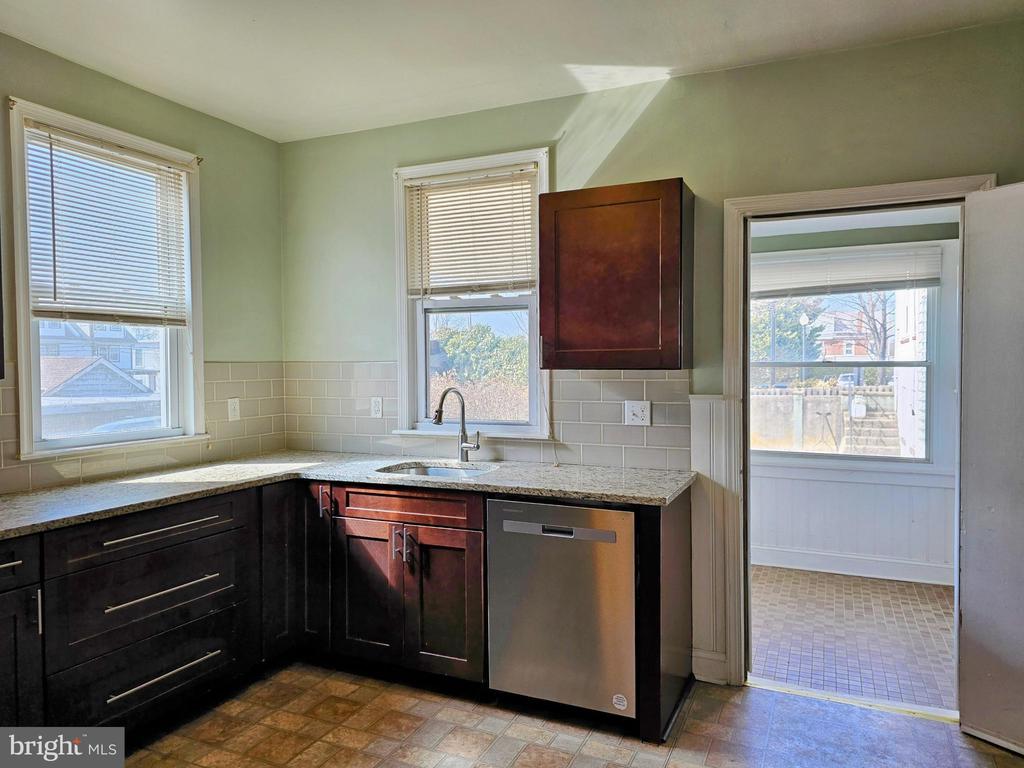 228 LINWOOD AVE