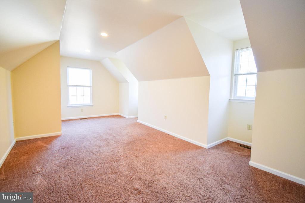 218 Royal Ave