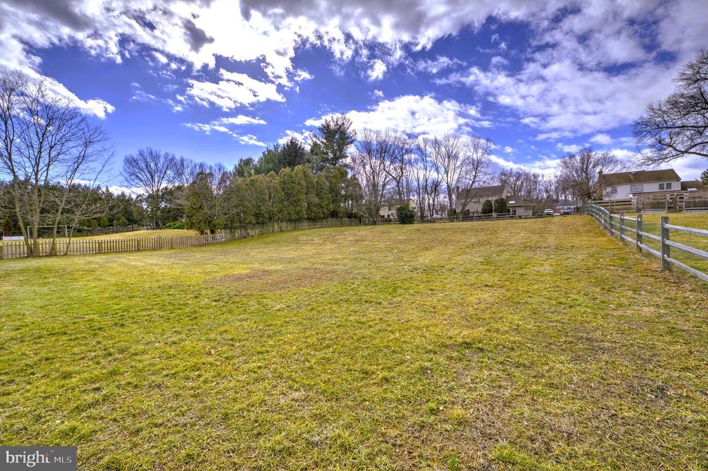 1468 Barton Dr