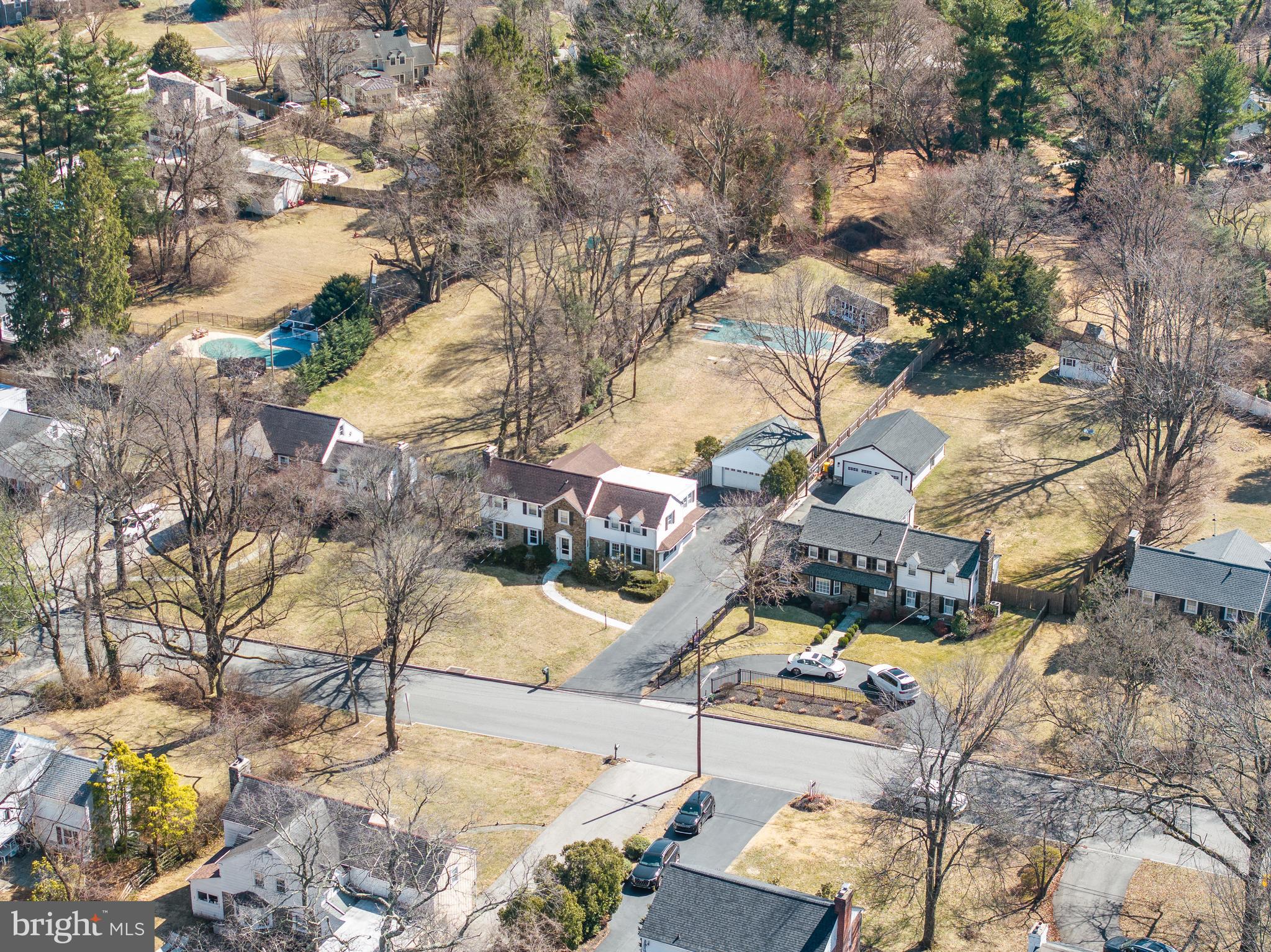 1133 N Woodbine Ave