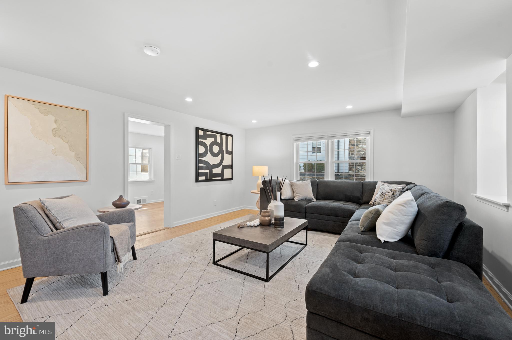 1133 N Woodbine Ave
