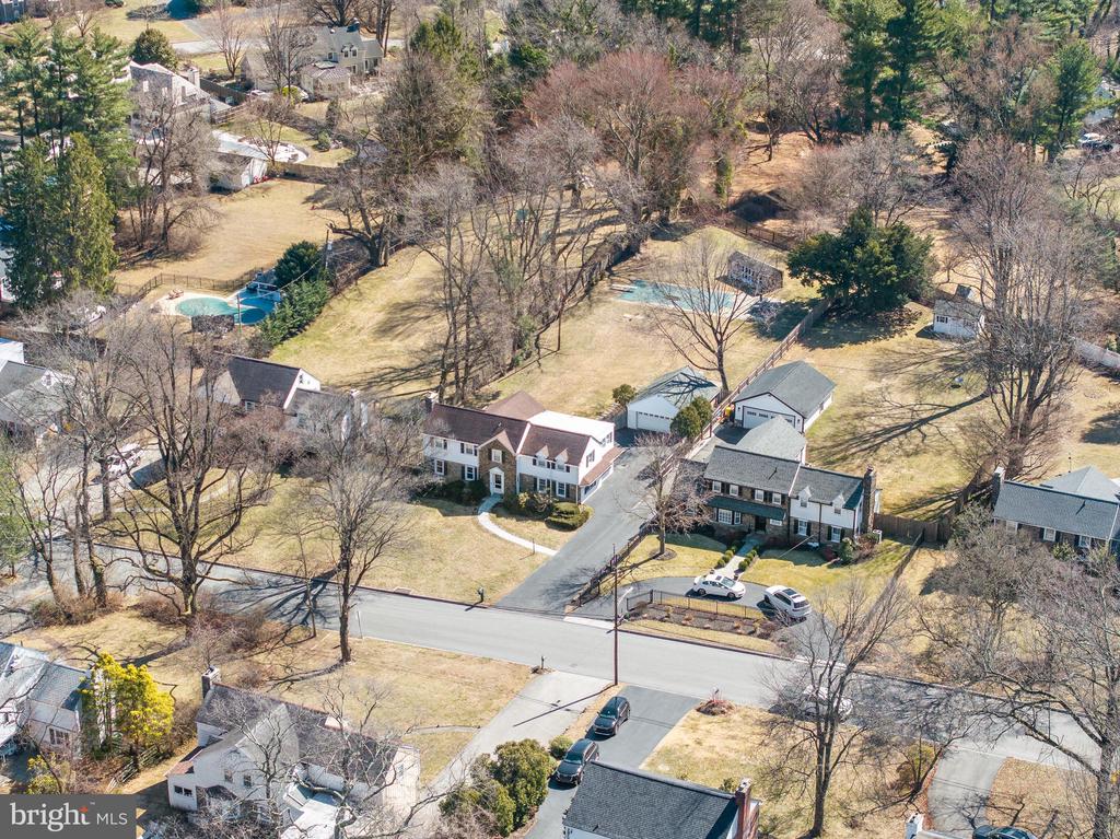 1133 N Woodbine Ave