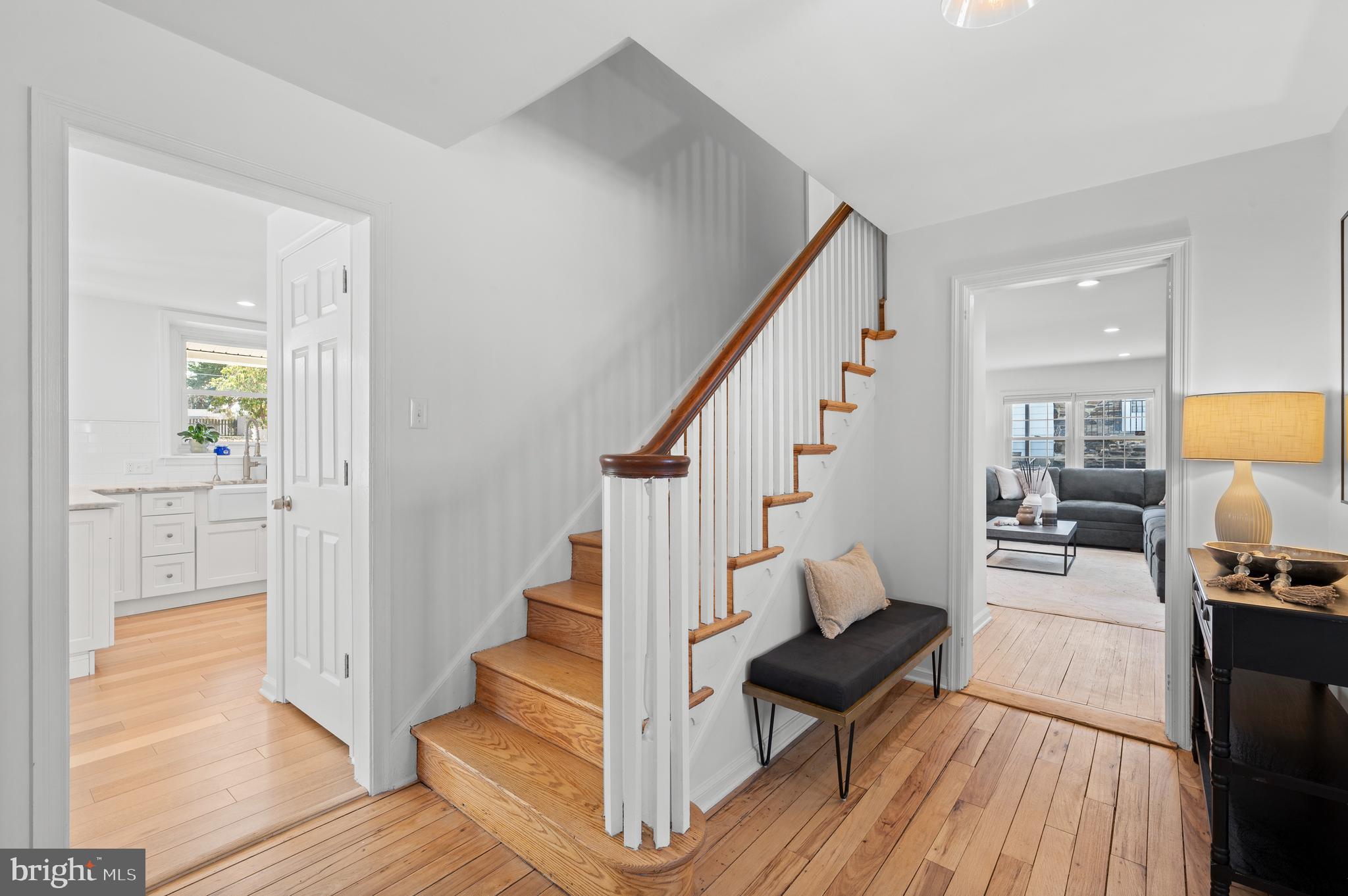1133 N Woodbine Ave