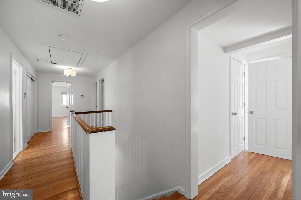 1133 N Woodbine Ave