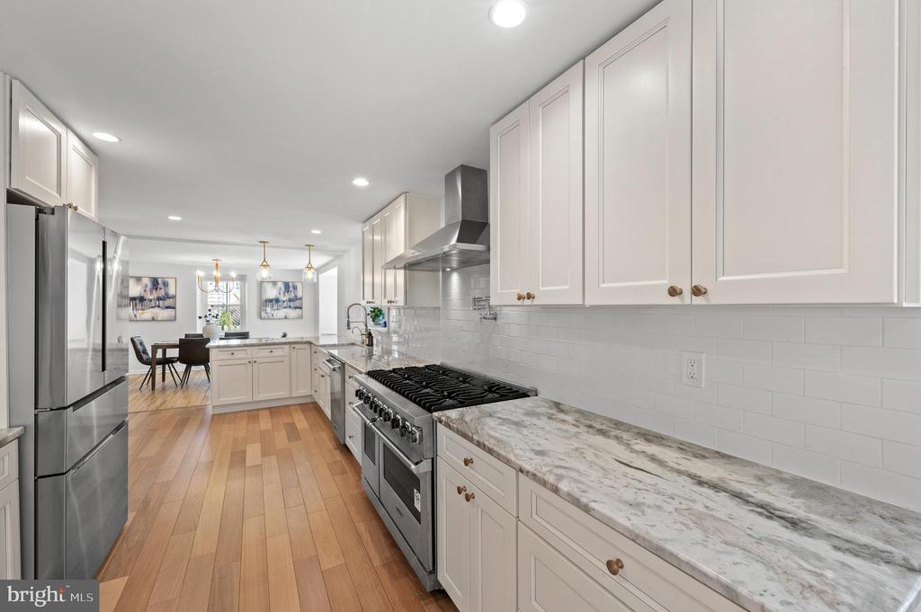 1133 N Woodbine Ave