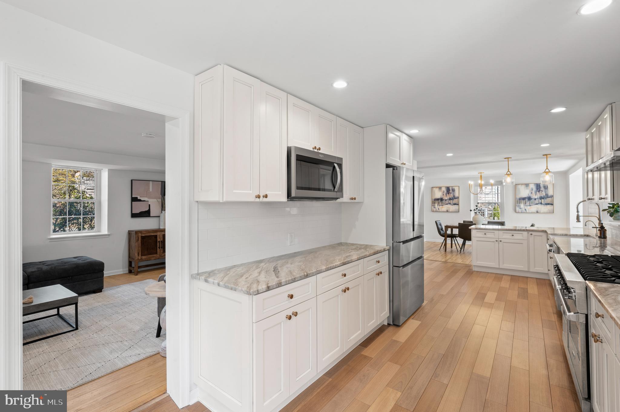1133 N Woodbine Ave