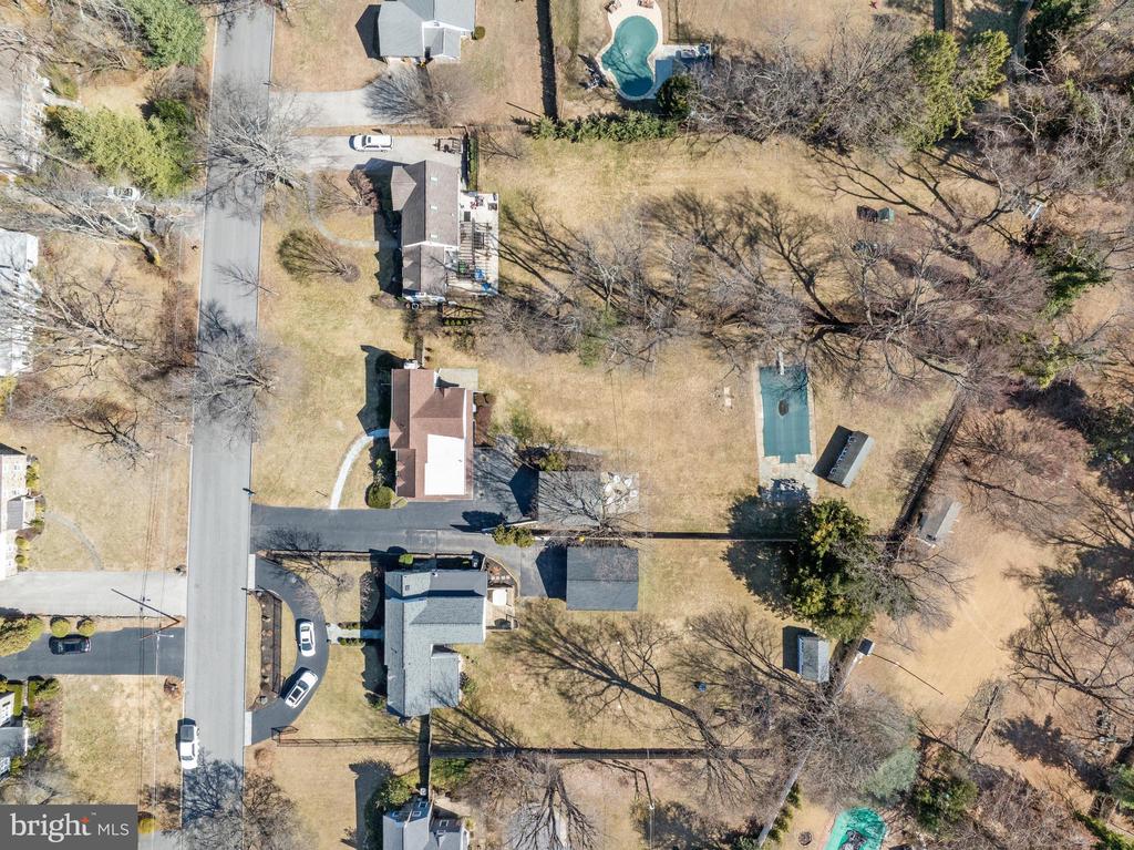 1133 N Woodbine Ave