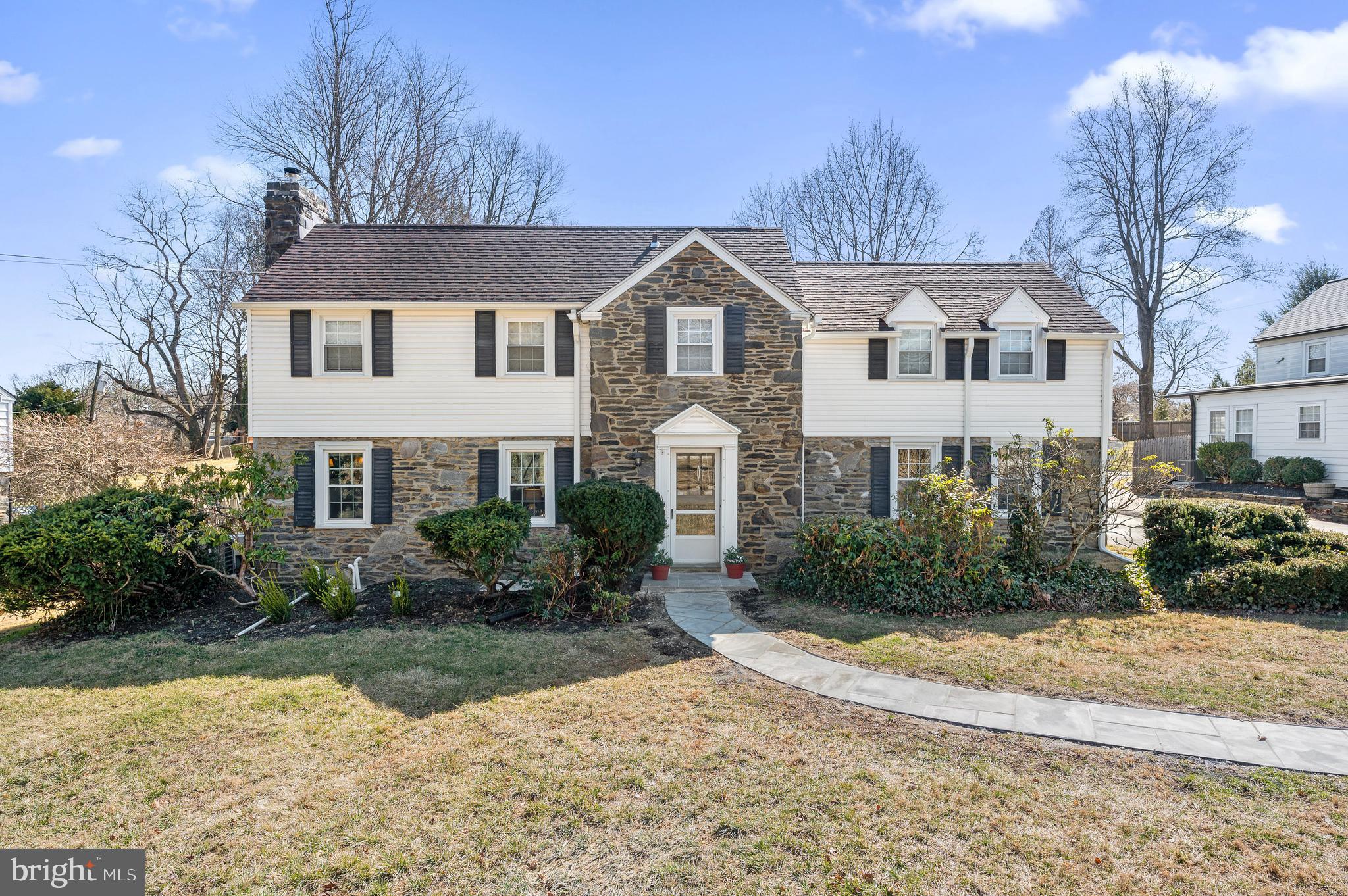 1133 N Woodbine Ave