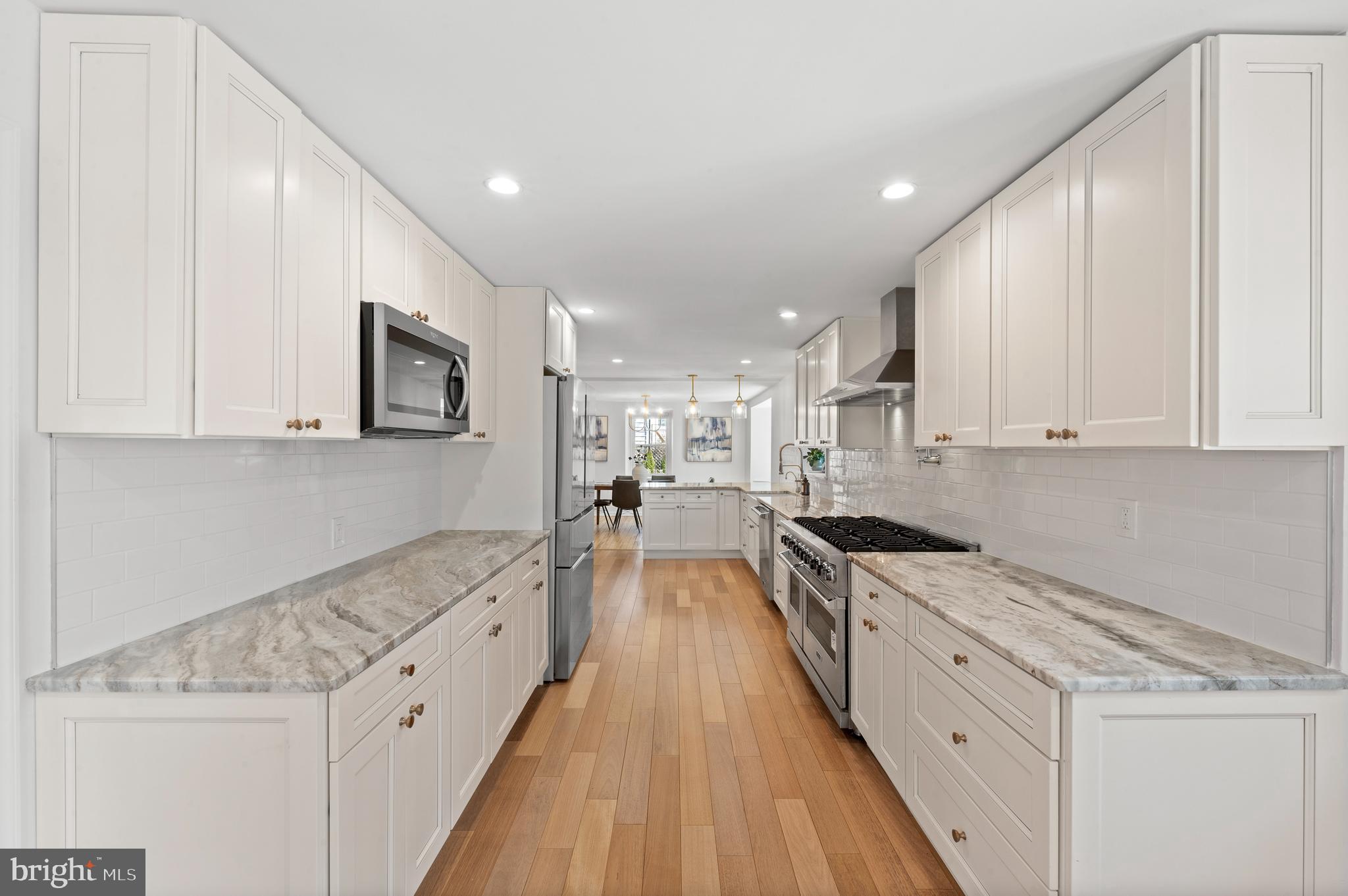 1133 N Woodbine Ave