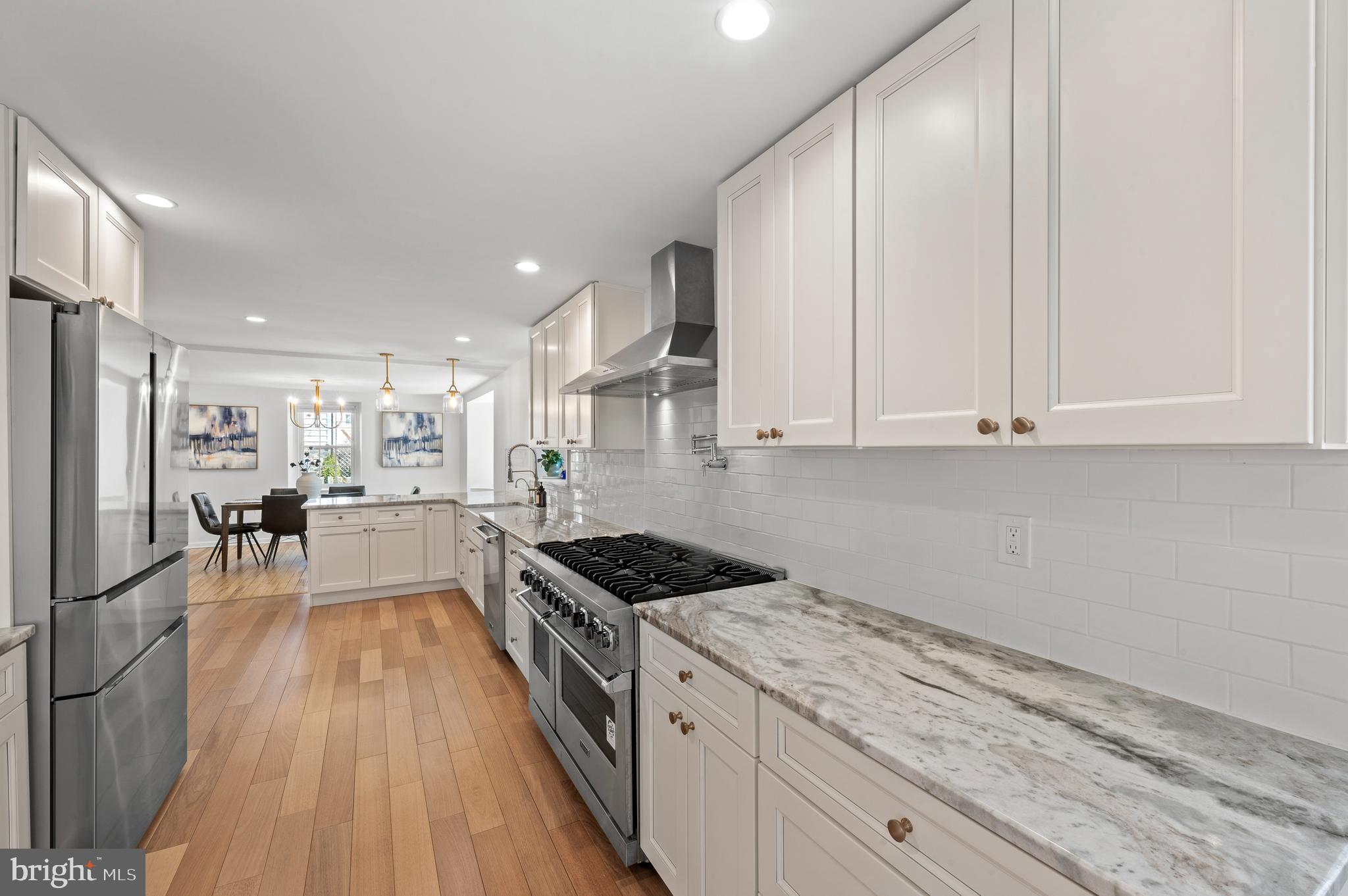 1133 N Woodbine Ave