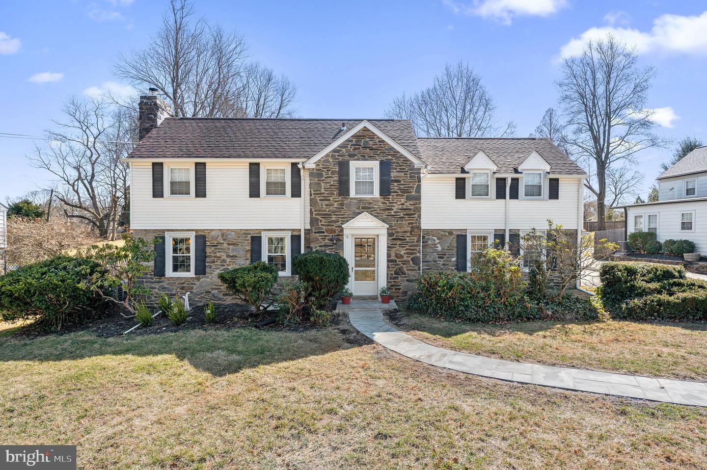 1133 N Woodbine Ave