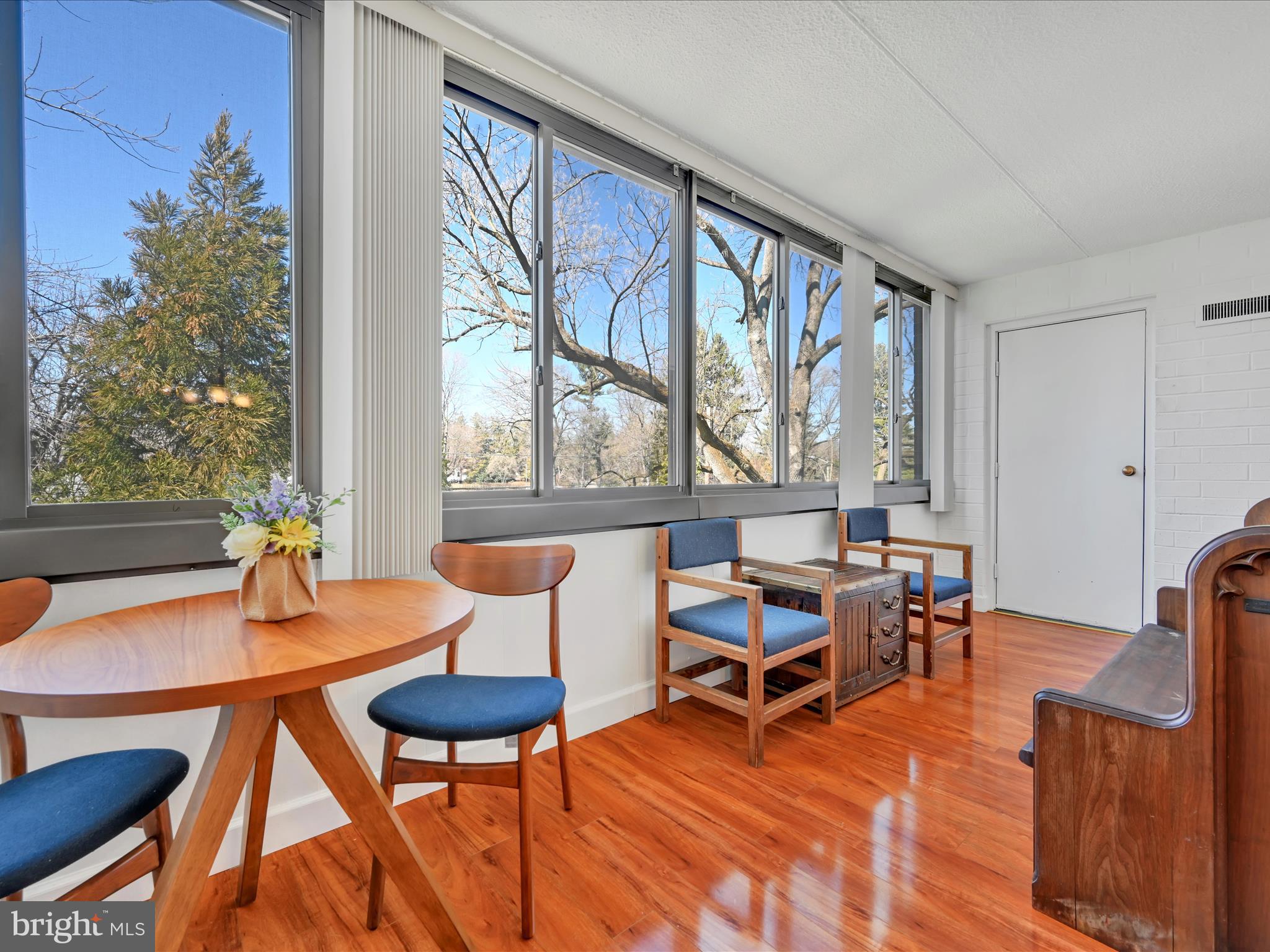 930 Montgomery Ave #T-2