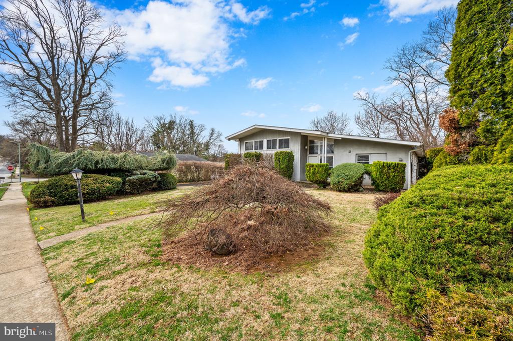 903 Harston Ln