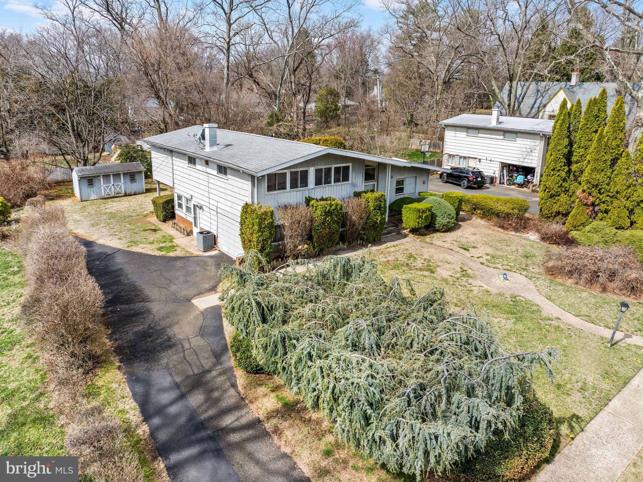 903 Harston Ln
