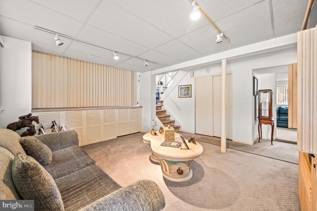 903 Harston Ln
