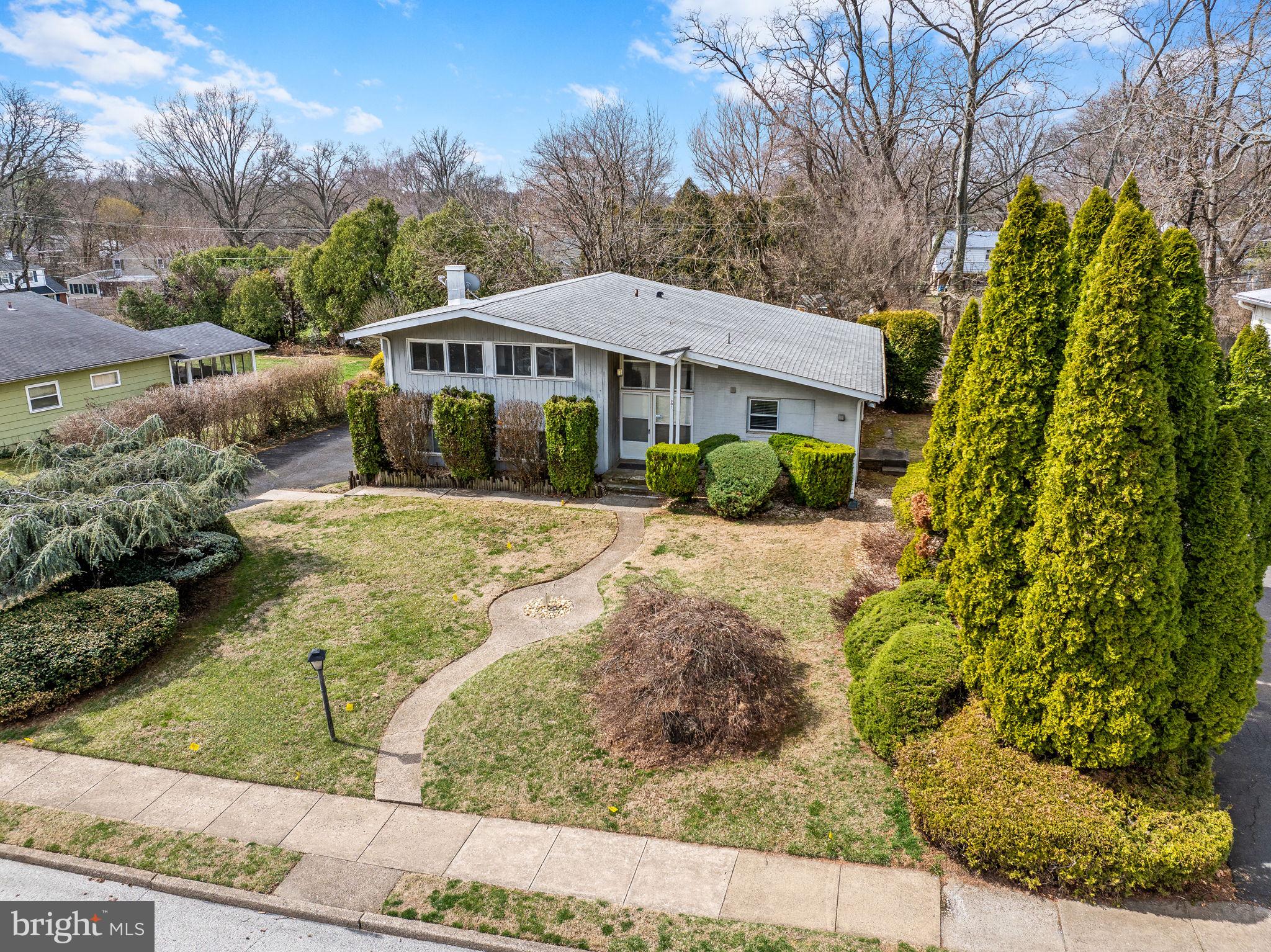 903 Harston Ln