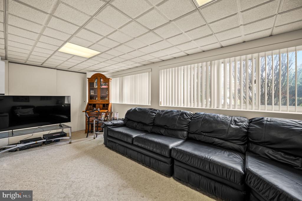 903 Harston Ln