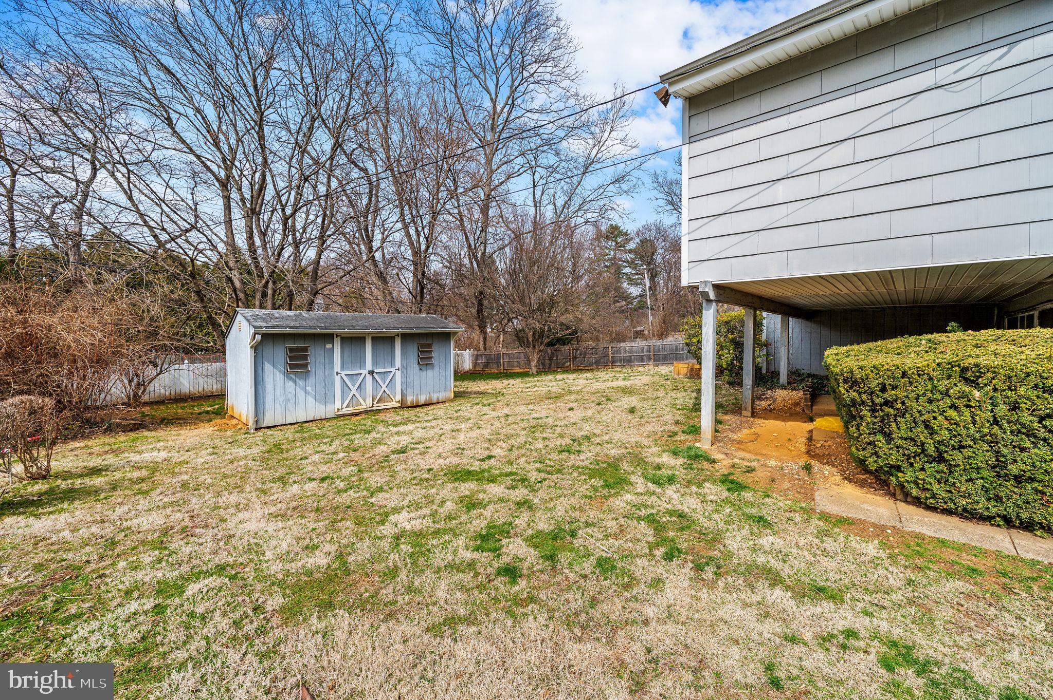 903 Harston Ln