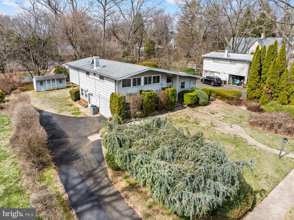 903 Harston Ln