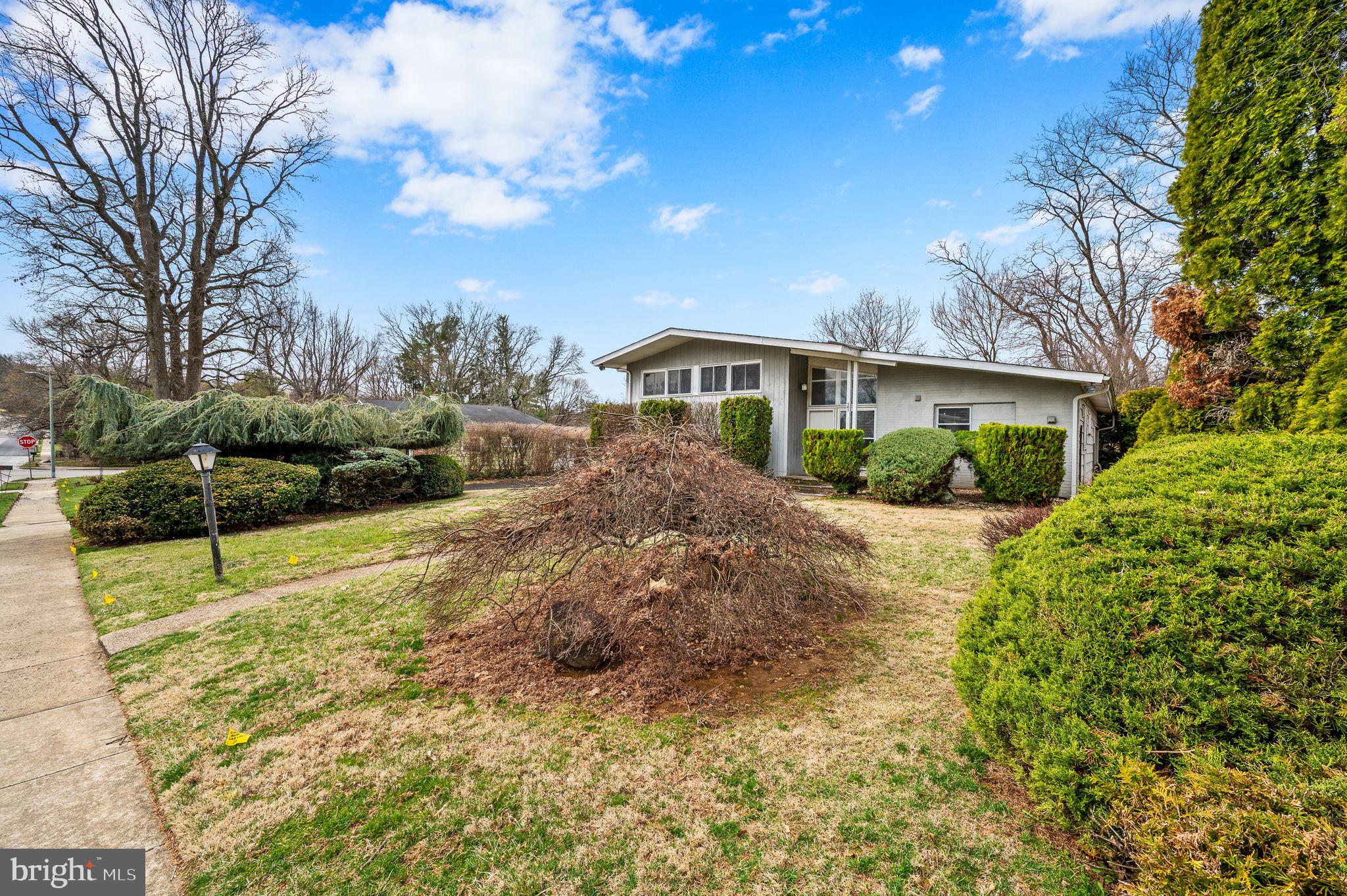 903 Harston Ln