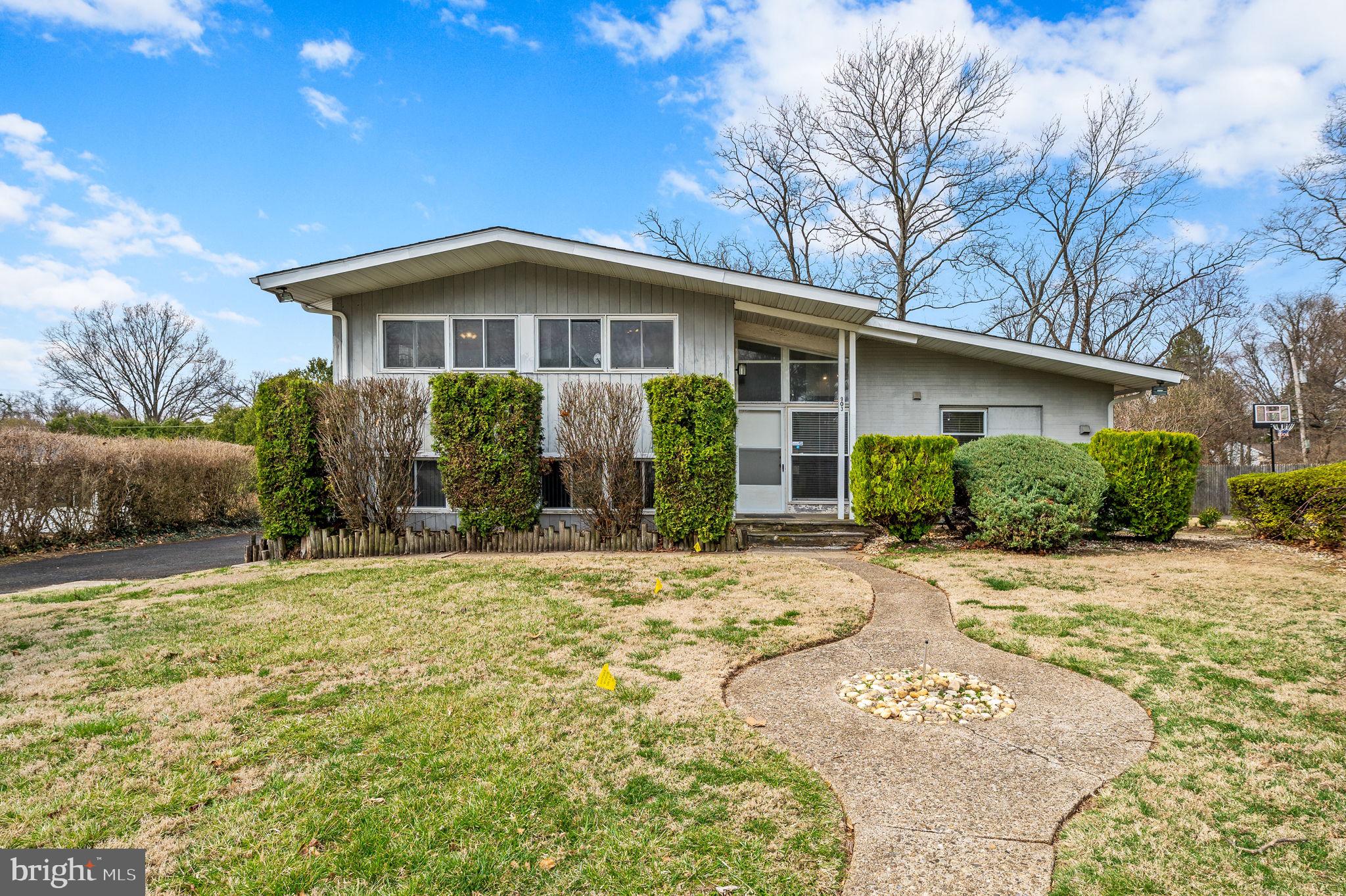 903 Harston Ln