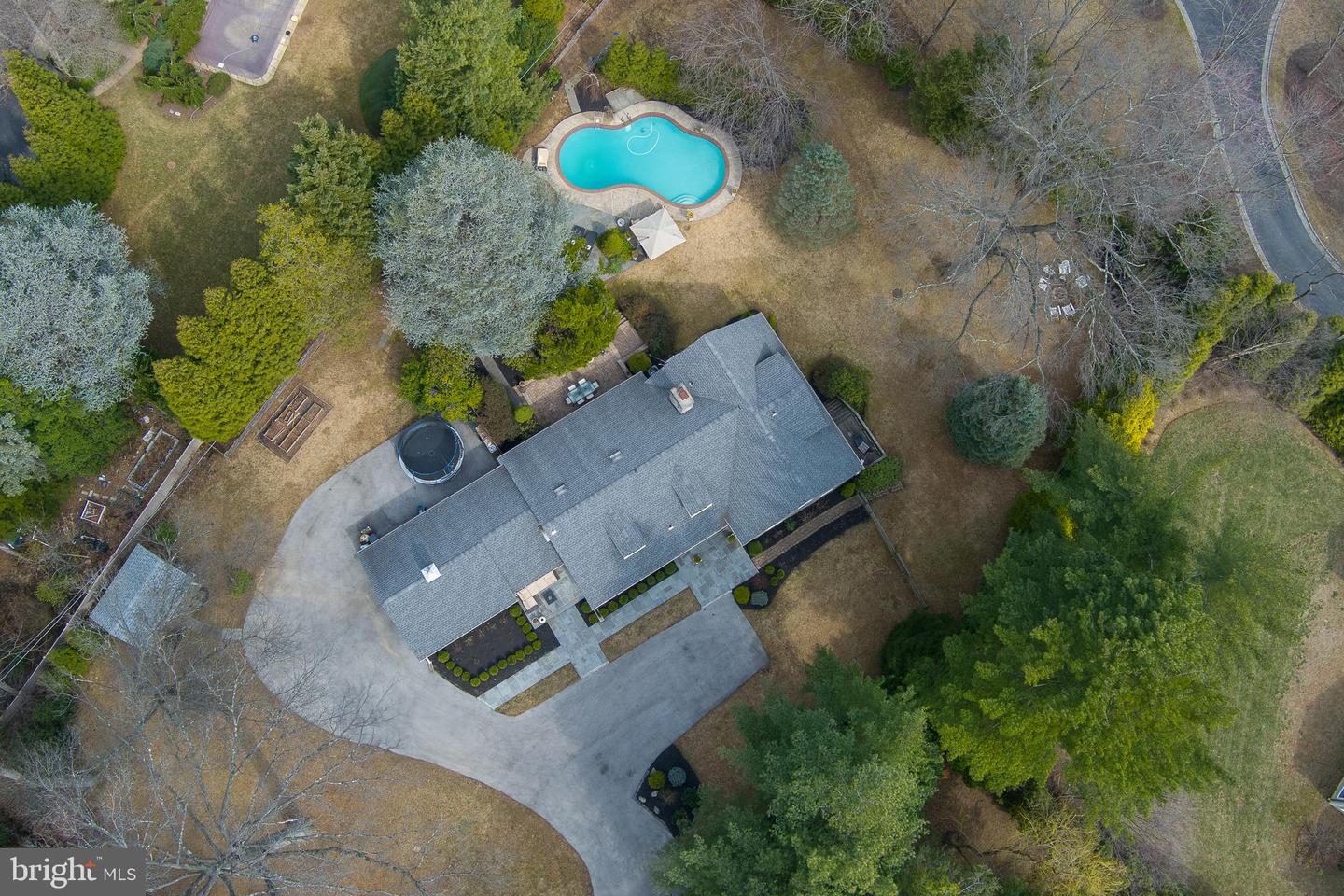 909 Morris Ave