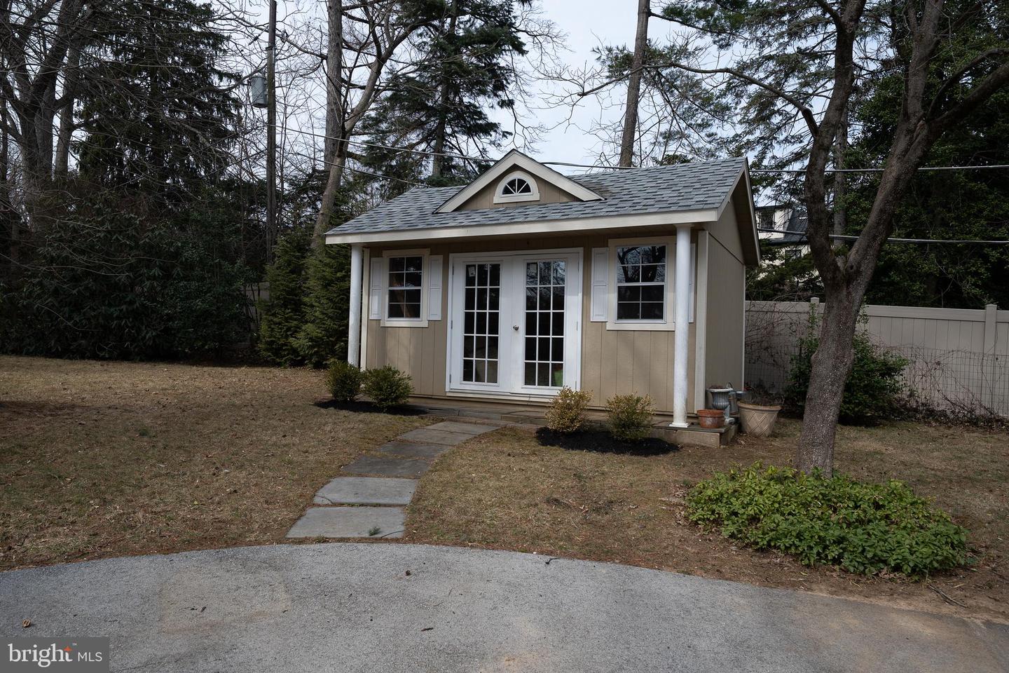 909 Morris Ave