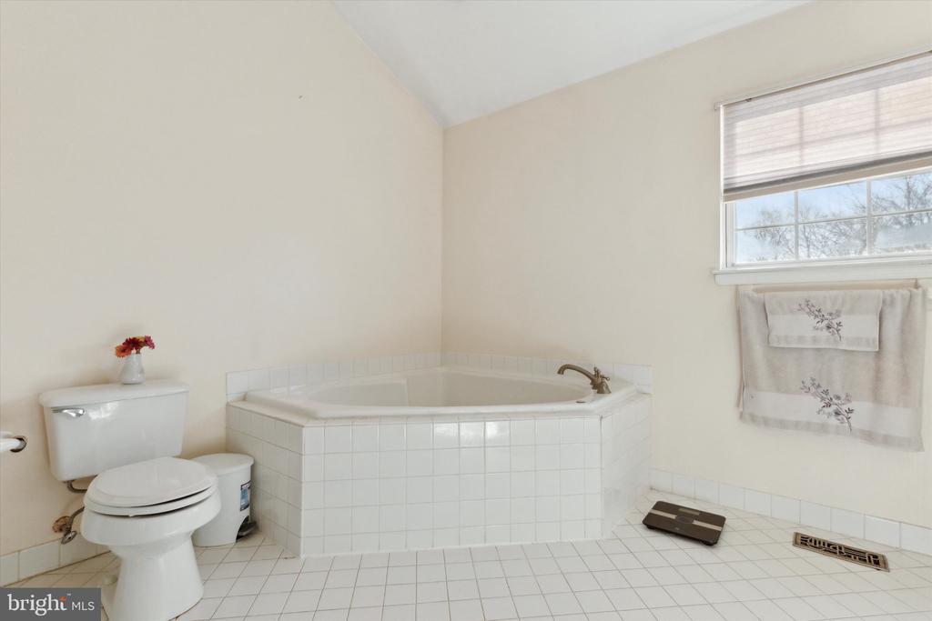129 MEDINAH DR