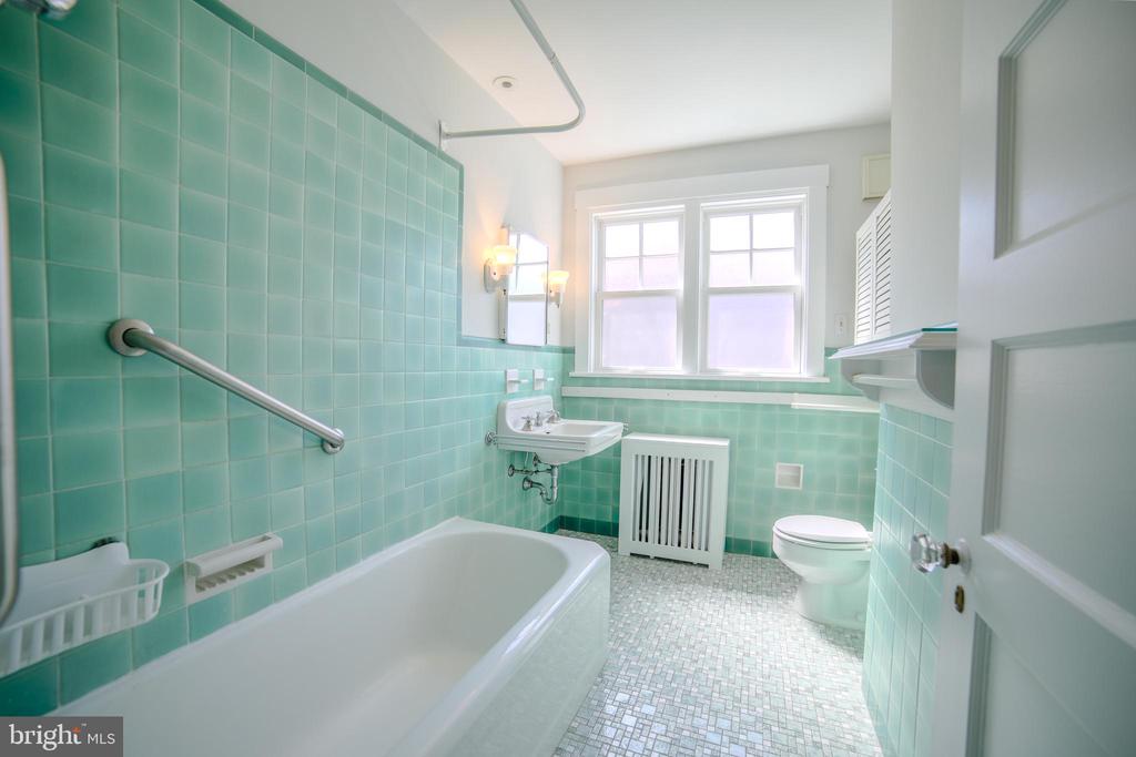 10 Elmwood Ave