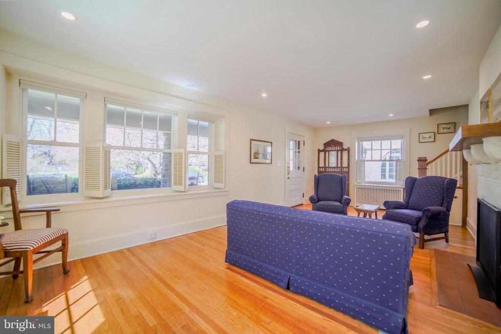 10 Elmwood Ave