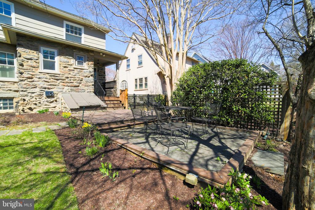 10 Elmwood Ave