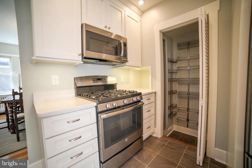 10 Elmwood Ave