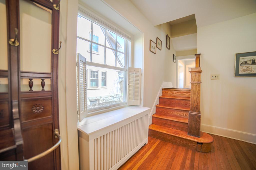 10 Elmwood Ave