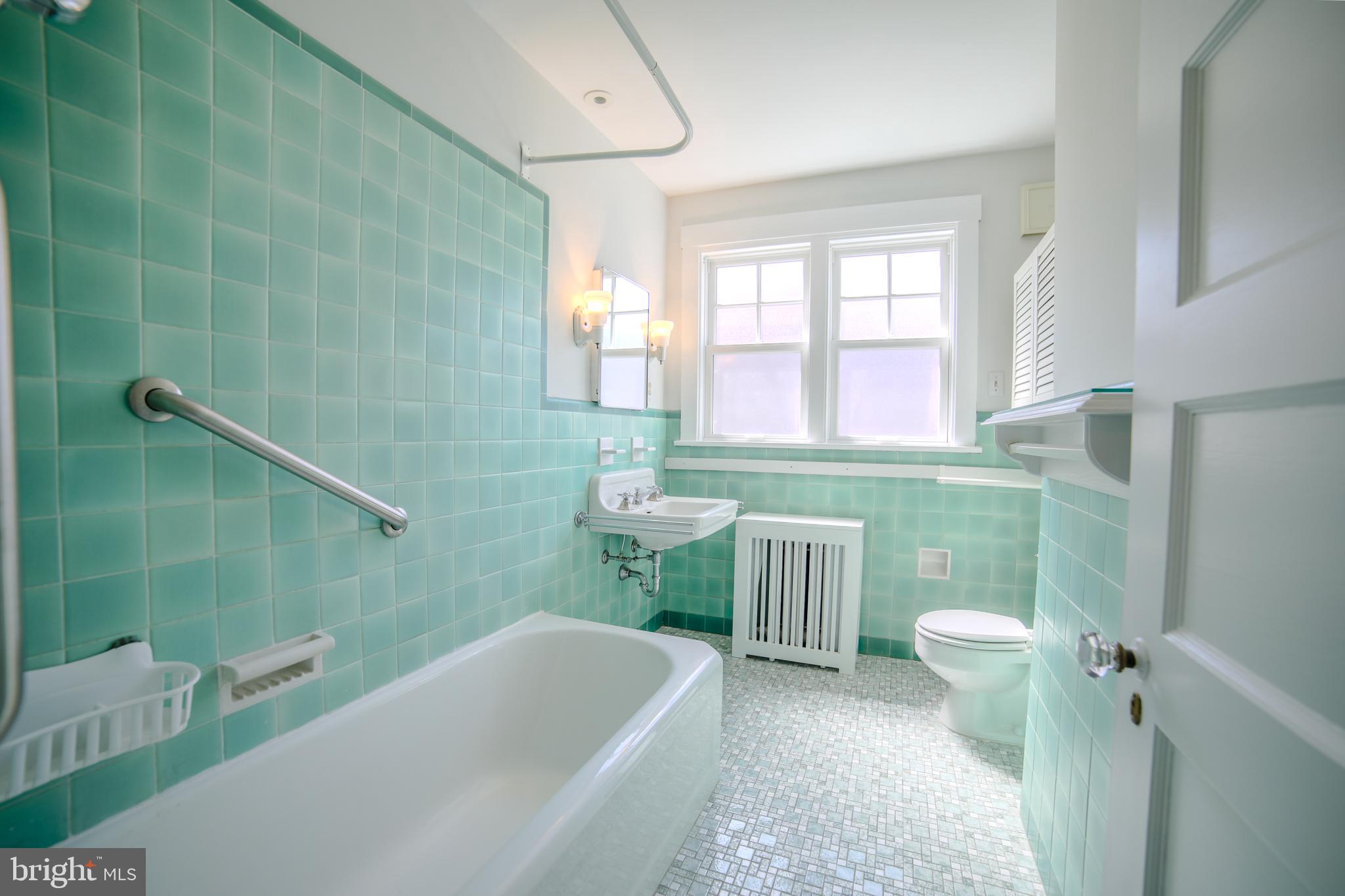 10 Elmwood Ave