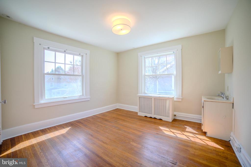 10 Elmwood Ave