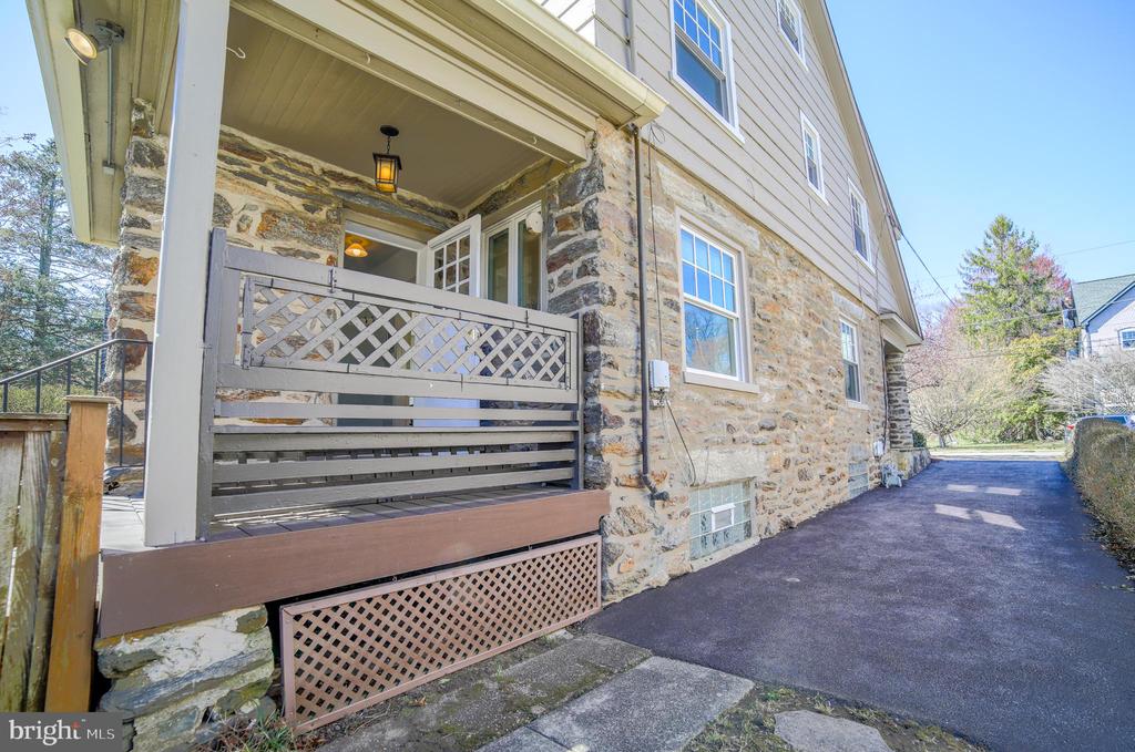 10 Elmwood Ave