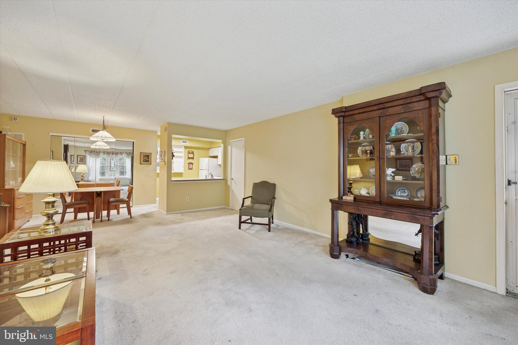 1811 Valley Glen Rd #142