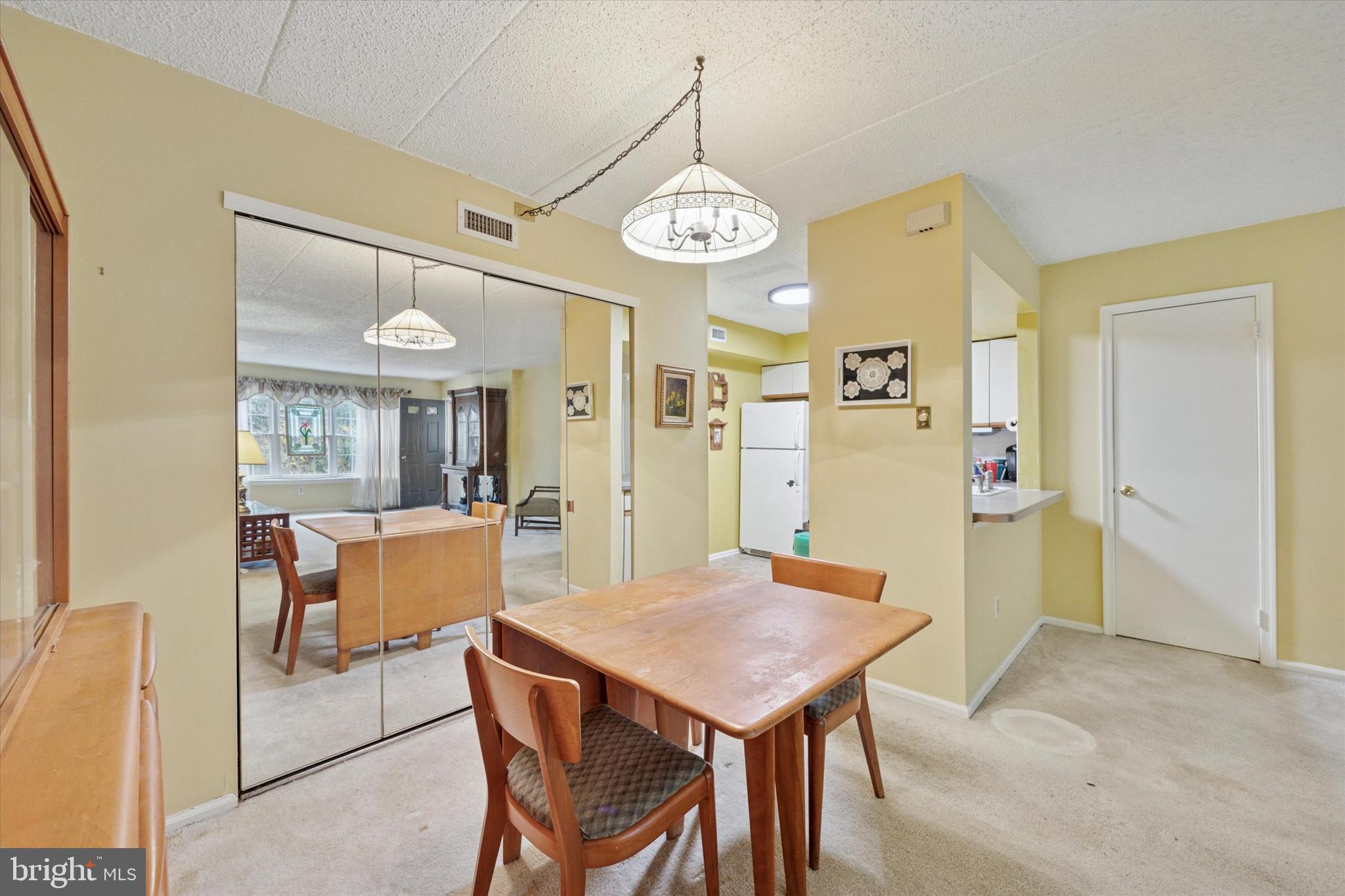 1811 Valley Glen Rd #142