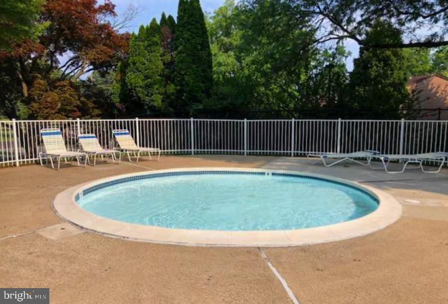 1811 Valley Glen Rd #142