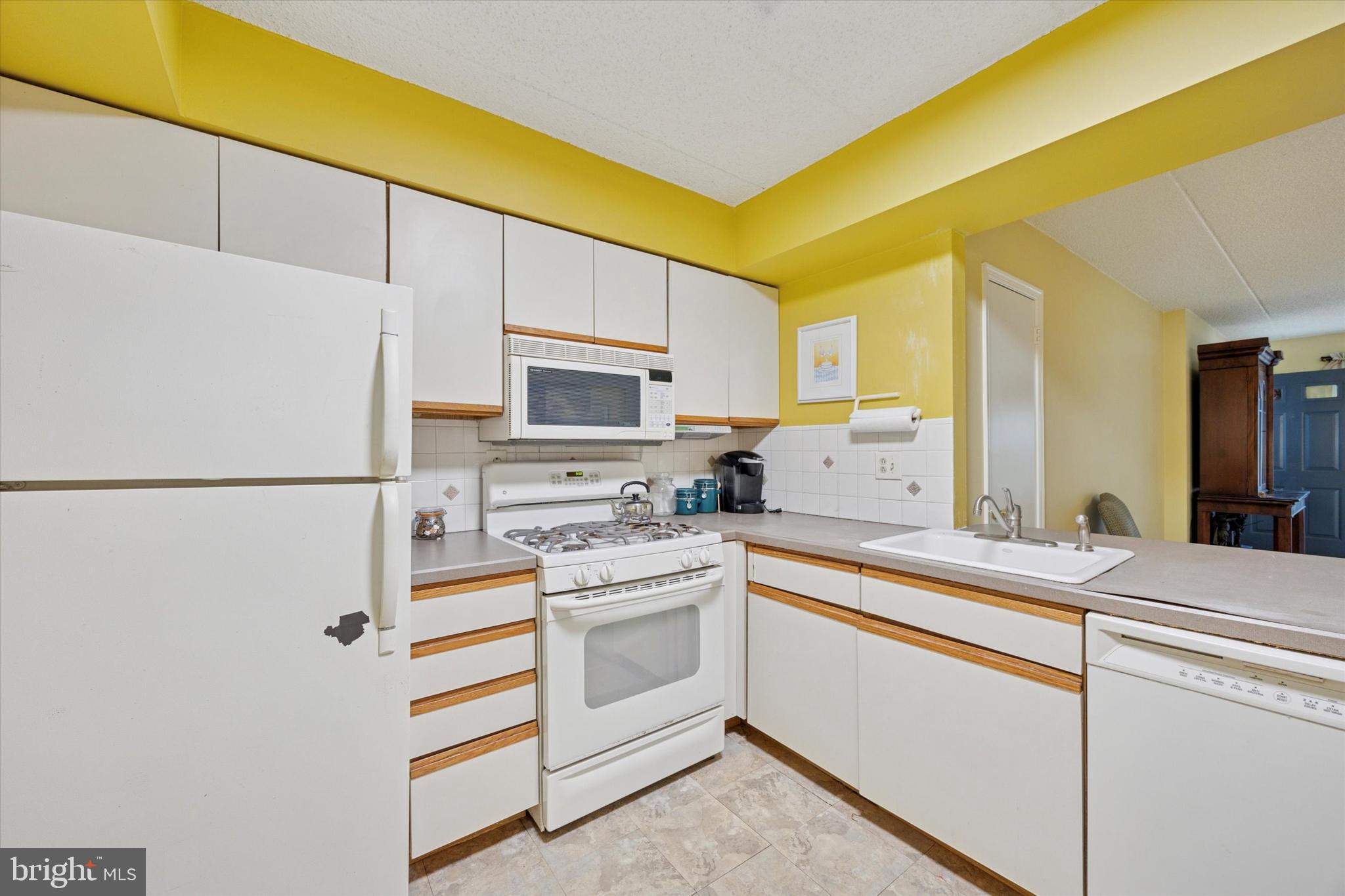 1811 Valley Glen Rd #142