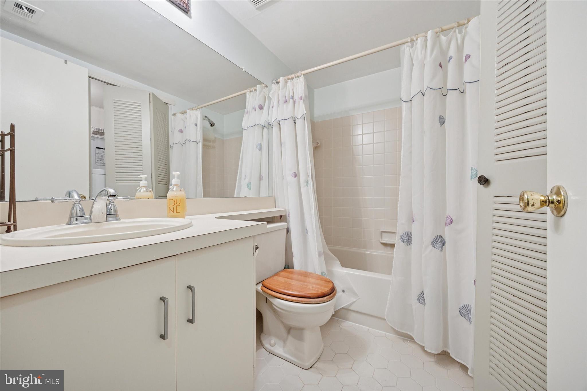 1811 Valley Glen Rd #142