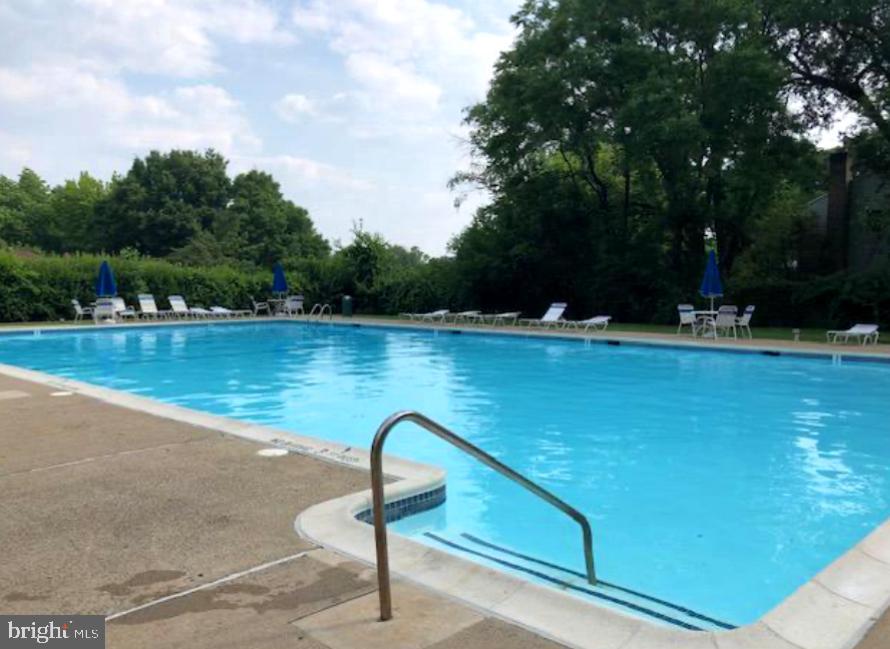 1811 Valley Glen Rd #142