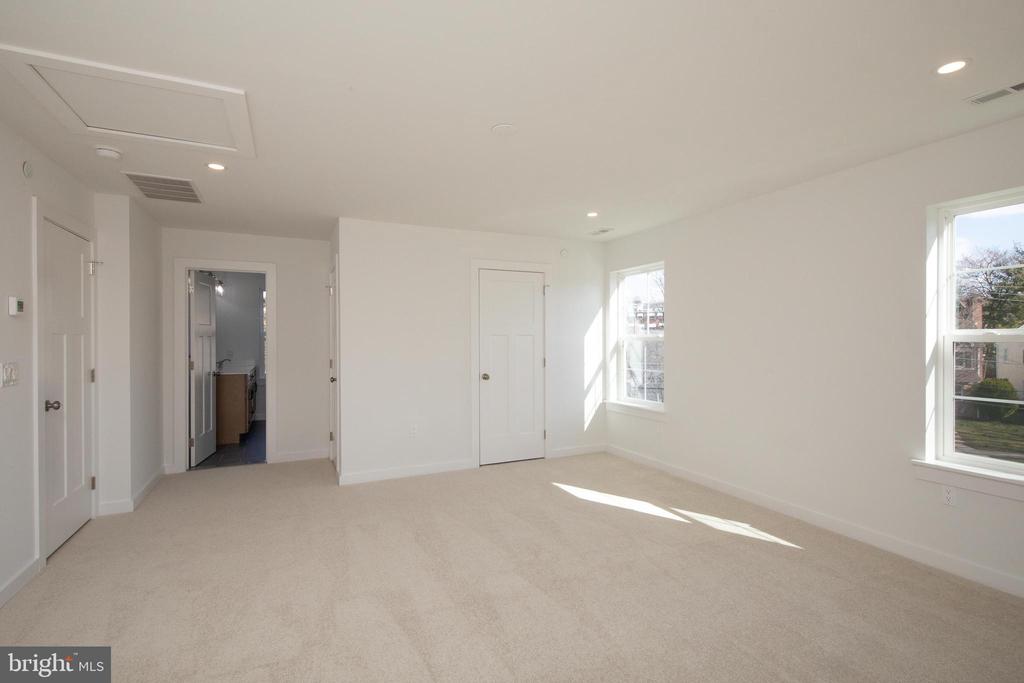406 E 7th Ave