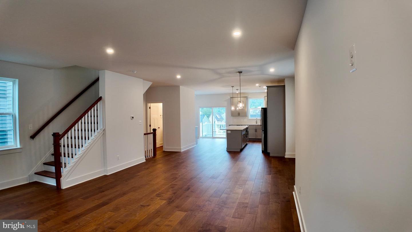 406 E 7th Ave